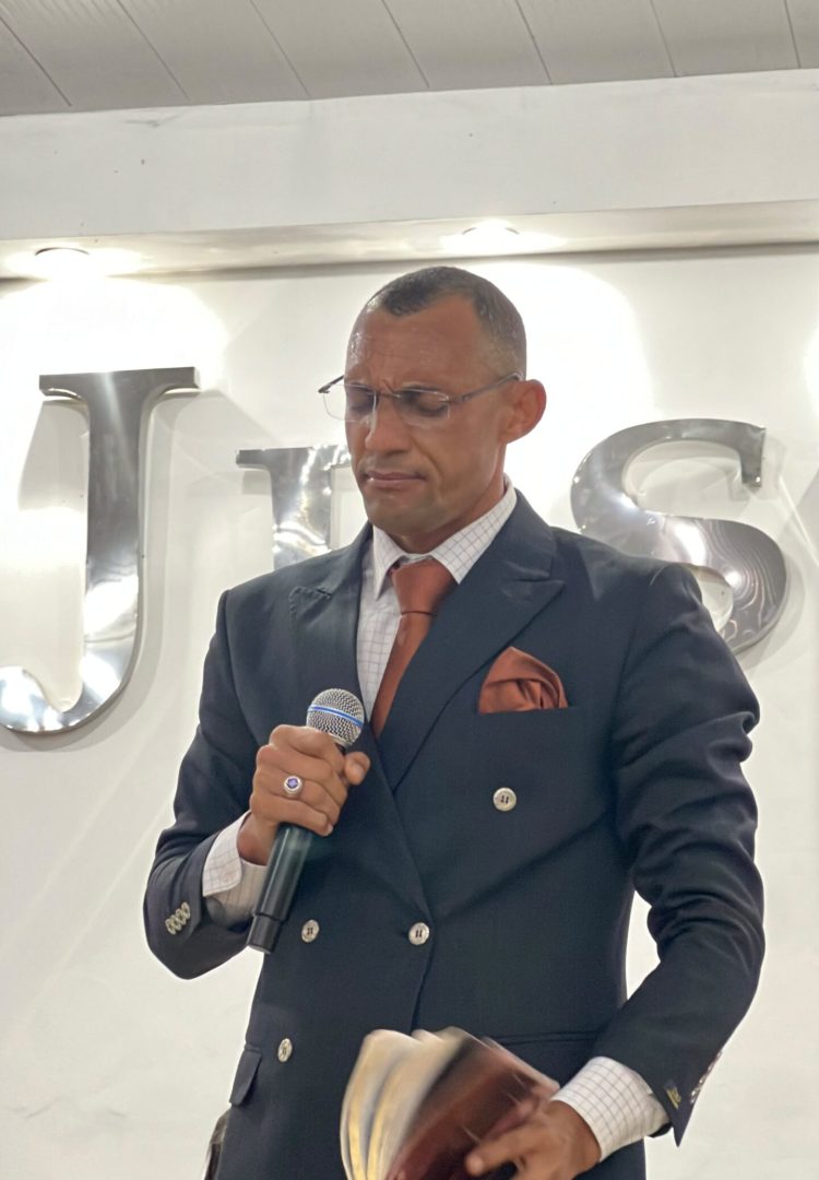 Pastor Neilson 2
